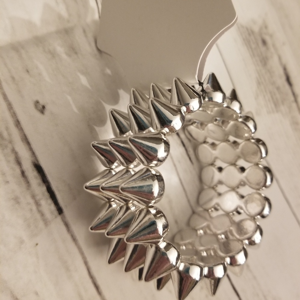 Silver spike stretch bracelet NWT